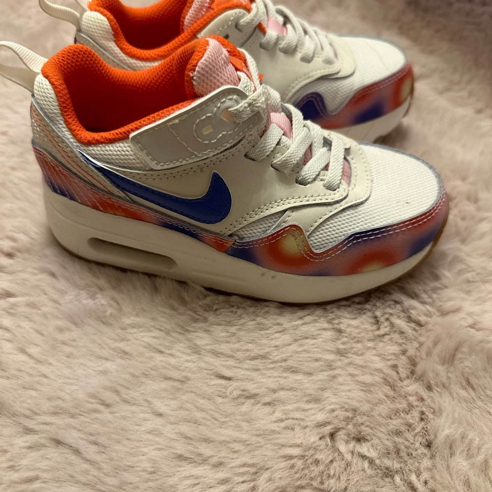 Size 10 toddler nike sneakers